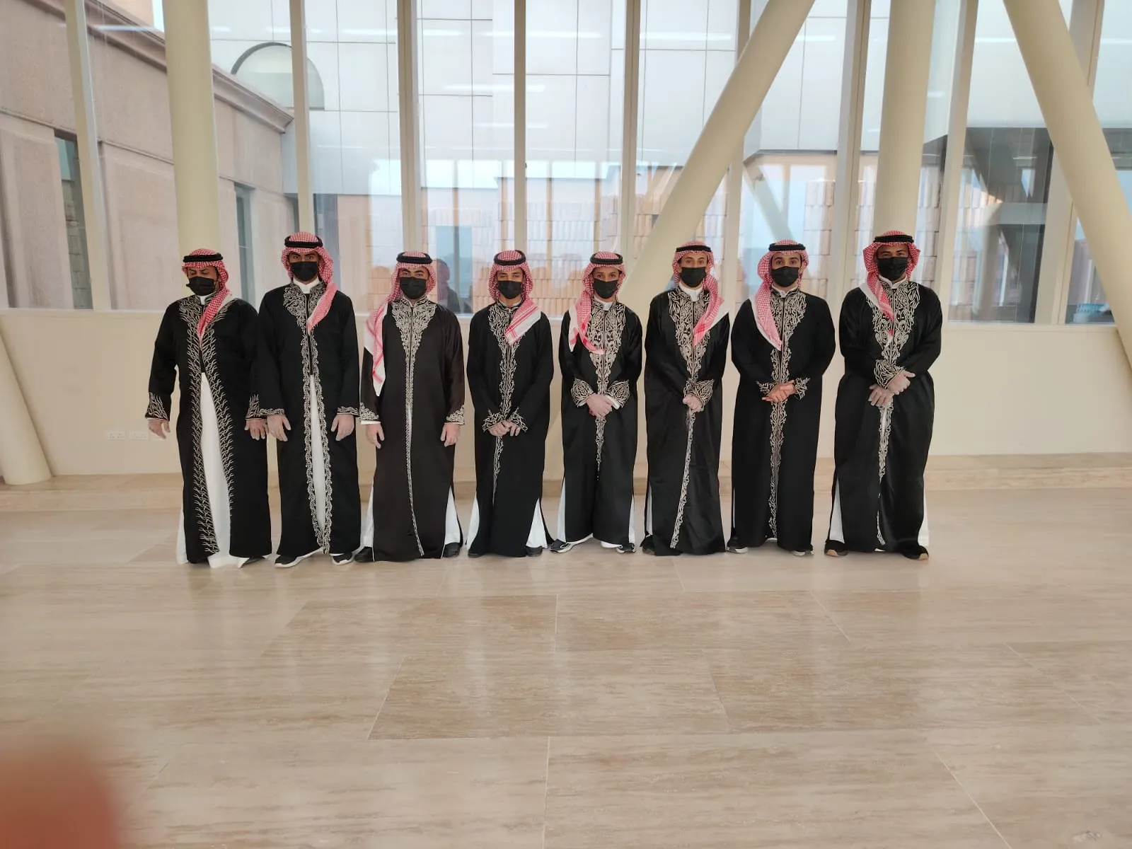 قهوجين صبابين قهوة